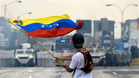 Venezuelan crisis spills across the border