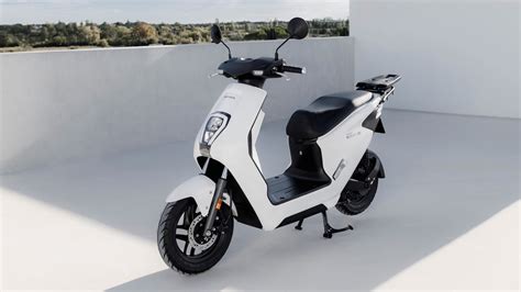 Honda Launches Em E Its First Electric Moped In Europe With Km