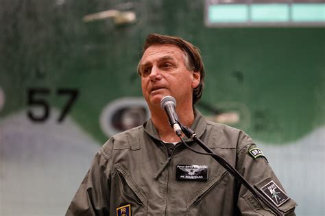 Bolsonaro comemora escolha de terrivelmente evangélico Mendonça para