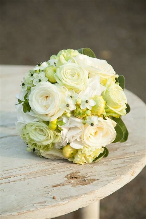 Green and white bridal bouquet | White bridal bouquet, Bridal bouquet ...