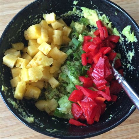 Hawaiian Chicken Burgers With Pineapple Guacamole The Sisters Kitchen