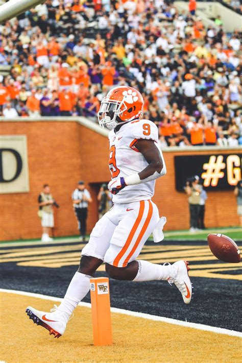 Travis Etienne – Clemson Tigers Official Athletics Site