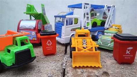 Mencari Mainan Mobil Truk Molen Beko Bulldozer Pengangkut Mobil