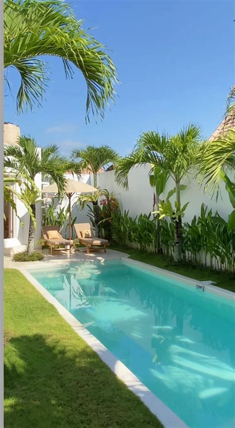 inspiración de jardín | Pool landscaping, Backyard pool, Small backyard ...