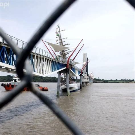 Buque brasileño choca contra puente hacia la isla Santay