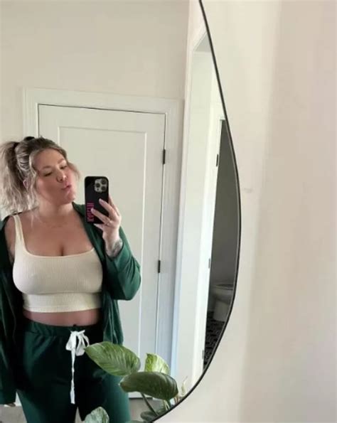 Teen Mom S Kailyn Lowry Wows In Braless Snap As Fans Certain Shes