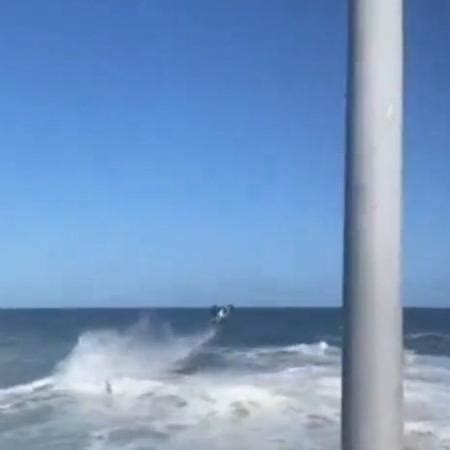 Homem some no mar após cair de moto aquática na praia da Barra no Rio