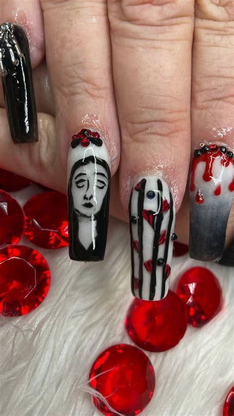 Morticia Addams nail inspo 🕷🩸🥀 | Nail designs, Nail art, Halloween nails