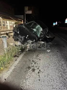 Ventimiglia Schianto In Corso Limone Piemonte Auto Distrutta Riviera24