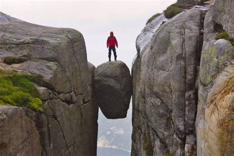 steile Felswand Kjerag in Norwegen zieht jährlich Tausende