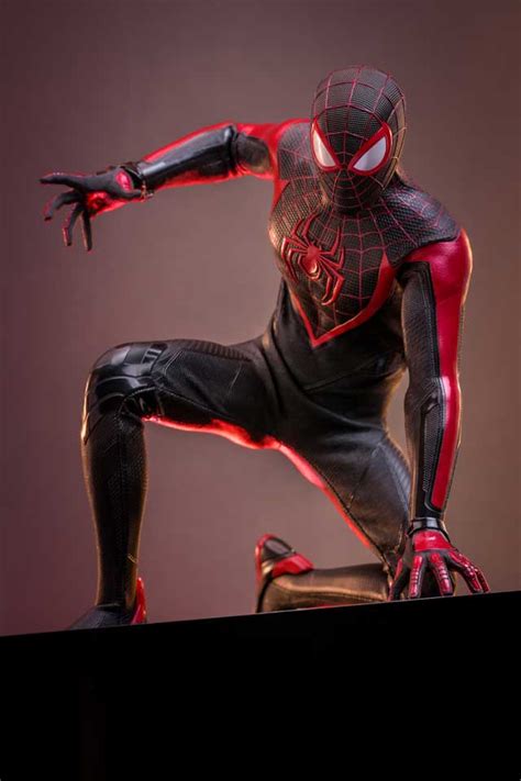 Hot Toys 相隔 年再登陸 香港動漫電玩節 推出兩款限定人偶 HobbiGame