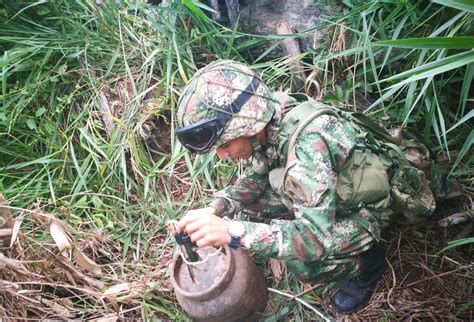 Ejército Destruyó Depósito Ilegal Con Explosivos Y Dos Cilindros Bomba En El Guaviare Rcn Radio