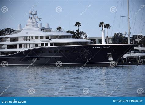 Yacht on Marina del Rey editorial photo. Image of harbor - 113613771