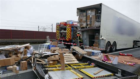 Lkw Unfall Auf Der A3 Autobahnsperrung Aufgehoben