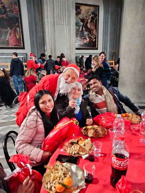 Firenze Italia Il Pranzo Di Natale Di Sant Egidio Nella