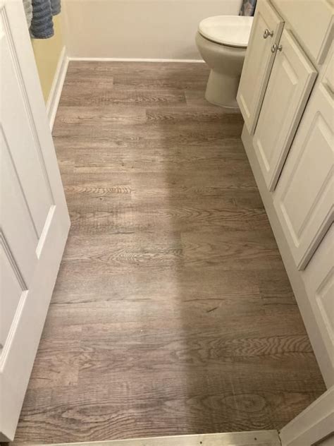 Pergo Duracraft Wetprotect Champagne Oak 6 Mm X 7 12 In W X 47 In L Waterproof Interlocking