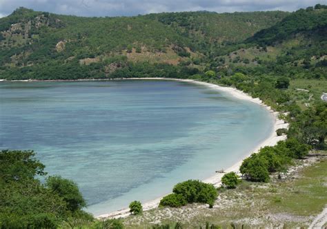 Jelajah Pesona Wisata Petualangan Pantai Paheng Waq Flores Genuine