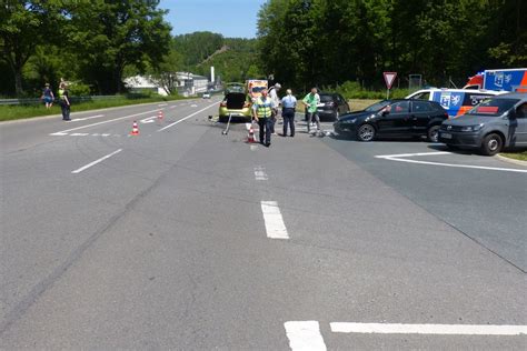 POL GM Fünf Verletzte und drei beschädigte Pkw bei Unfall an der