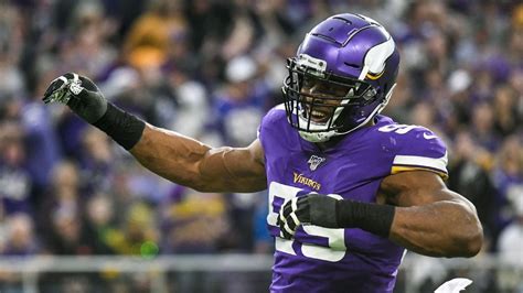 Vikings' Danielle Hunter, 25, youngest to reach 50 sacks - ESPN