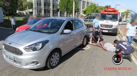 Motoqueiro fica ferido após bater contra traseira de veículo no Centro