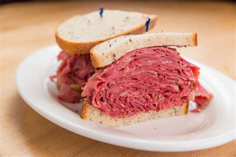 Corned Beef Sandwich Kit For 4 To 6 Sarges Delicatessen And Diner