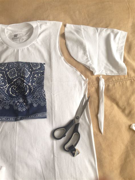 IDEASHOT Cómo transformar una camiseta de hombre en una blusa para mujer