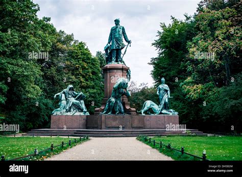 Bismarck Denkmal In Berlin Tiergarten Berlin Stockfotografie Alamy