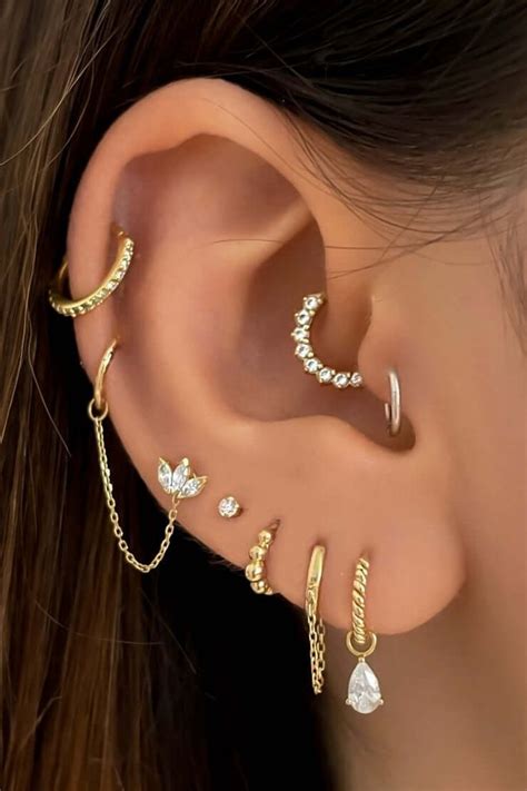 Brunna 18k Gold Crystal Daith Earring Joyería Para El Cuerpo Arete