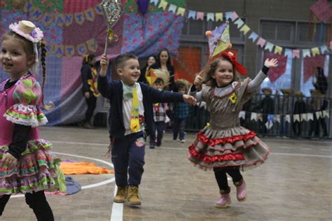 Festa Julina Re Ne Familiares Do Infantil No Col Gio Satc Satc