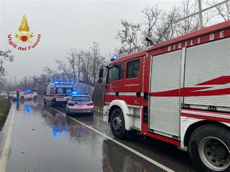 Pavese Scontro Tra Due Camion Sulla Statale Ferito Un