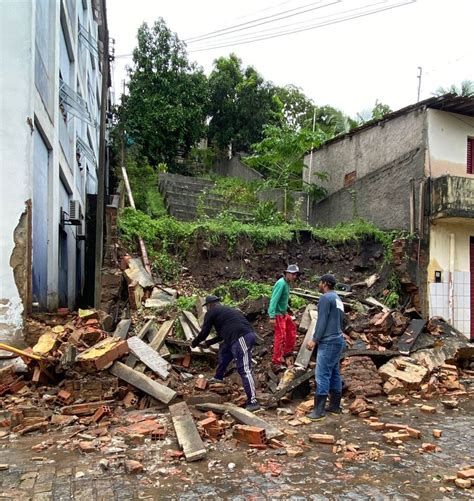 Chuvas Causam Alagamentos E Deslizamentos Em V Rios Bairros De Penedo