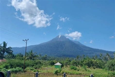 Gunung Lewotobi Laki Laki Kembali Meletus Kolom Abu Tebal Mengarah Ke