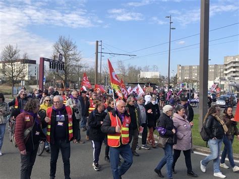 Le Mans Grève féministe 200 personnes défilent pour la journée des