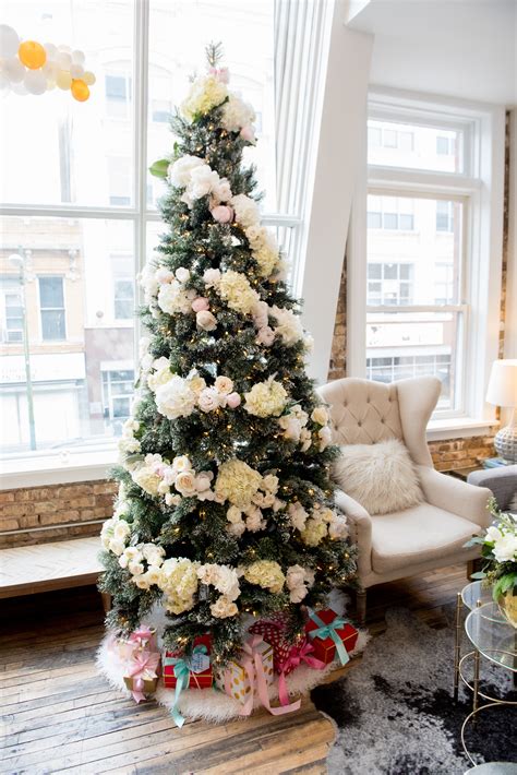 Holiday Party Decor + Outfit Ideas - Welcome to Olivia Rink