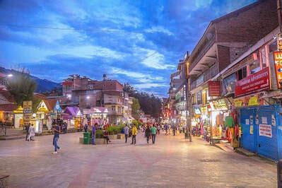 The Mall - Main Street in Manali