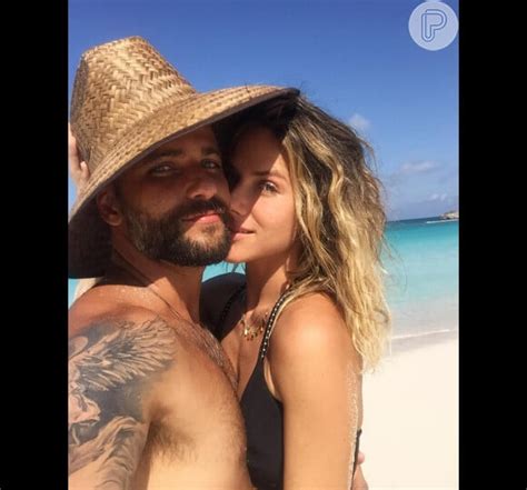 Foto A Atriz E O Marido Bruno Gagliasso Est O Em Processo De Ado O