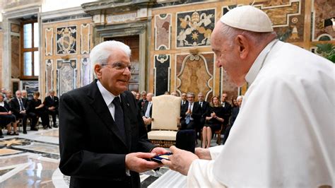 Vaticano Papa Distingue Presidente Da Itália Homenageando Testemunho