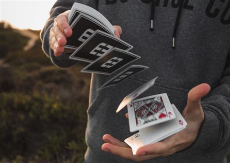 O Que é Cardistry Explorando A Fascinante Arte Do Cardistry Whdecks