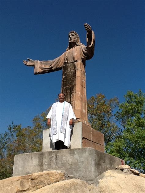 Monumento Votivo Regional A Cristo Rey De La Paz Tradicional