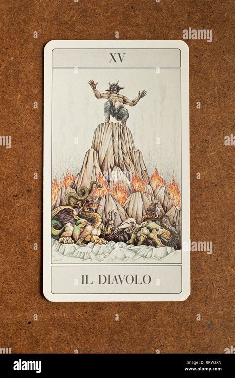 Carta del tarot el diablo fotografías e imágenes de alta resolución Alamy