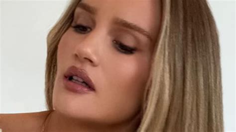 Rosie Huntington Whiteley Showcases Her Eye Popping Cleavage In Very