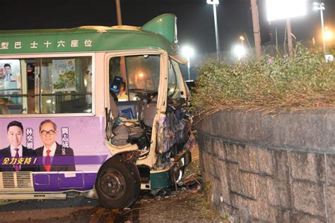 大埔綠van失控自炒撞壆釀一死一傷 男司機被困車內送院後不治 星島日報