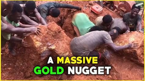 6 Ghanaian Miners Find The Biggest Gold Nugget In Ghana YouTube