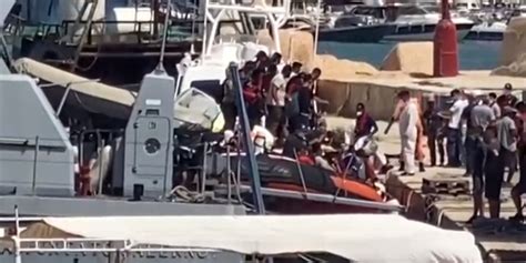 A Lampedusa Raffica Di Trasferimenti Dall Hotspot Ma Gli Sbarchi