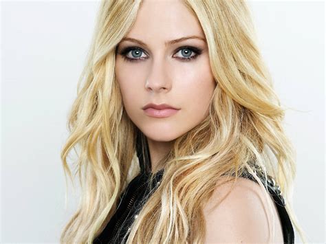 Avril Lavigne Eye makeup | Eye Makeup