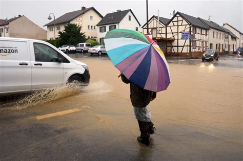 Unwetter in NRW DWD rechnet Sonntag mit Gewittern Starkregen möglich