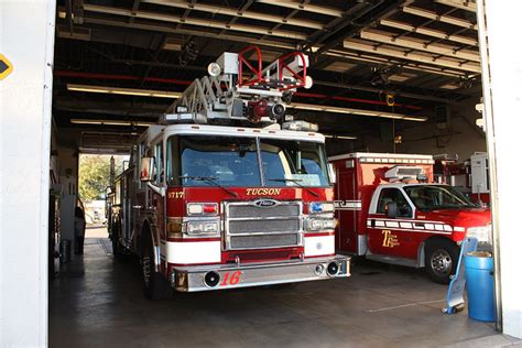 Tucson Fire Department Their Pierce Ladder Truck With A Fo Flickr