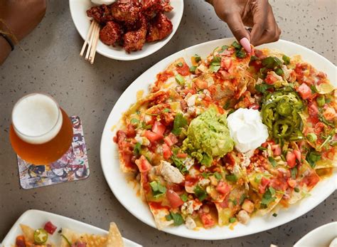 8 Restaurant Chains That Serve the Best Nachos