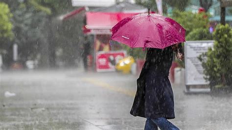 Meteoroloji den yeni hava durumu raporu Yağmur yüzünü göstermeye devam