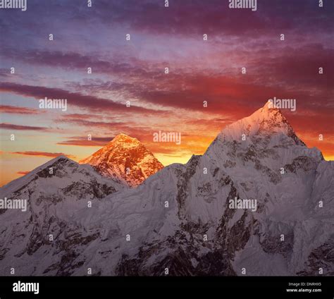 Pir Mide De Everest Immagini E Fotografie Stock Ad Alta Risoluzione Alamy